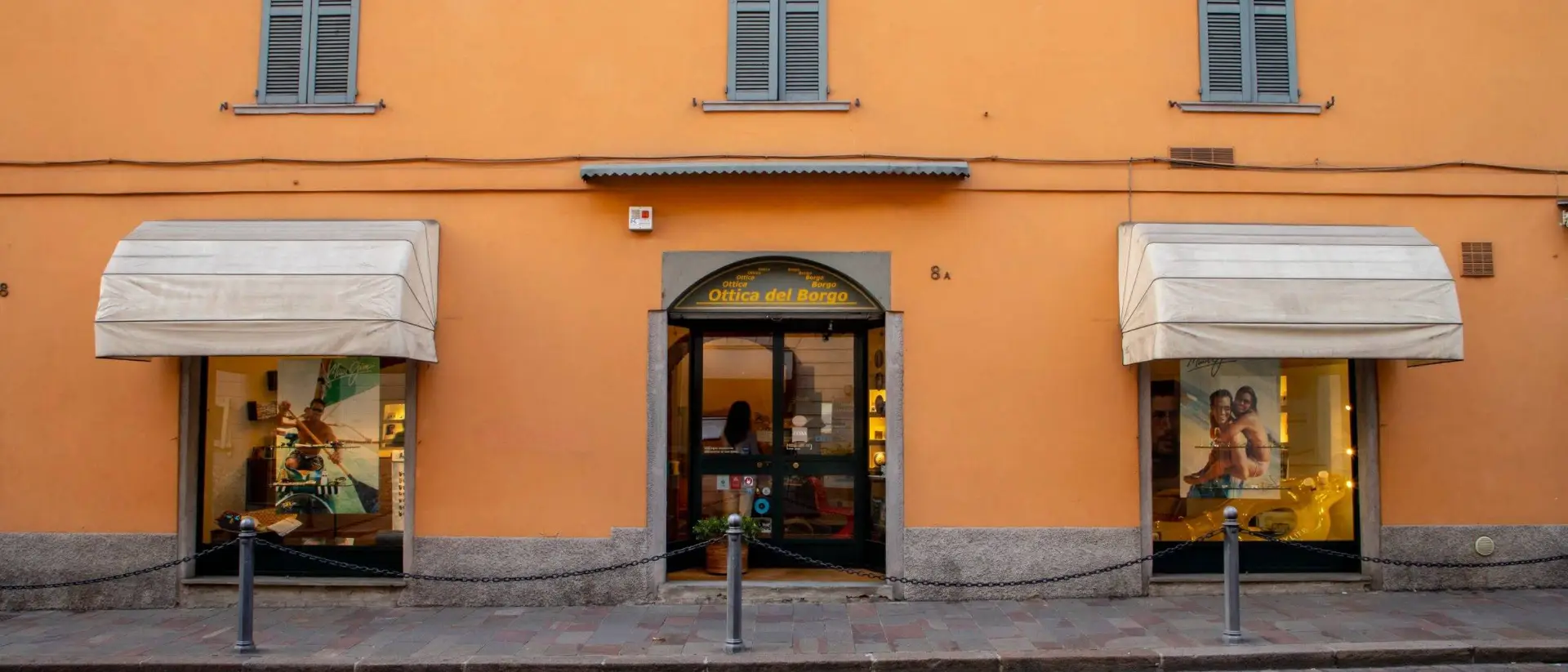 Lo studio Ottica del Borgo in Via Borgo Santa Caterina 8/A, a Bergamo